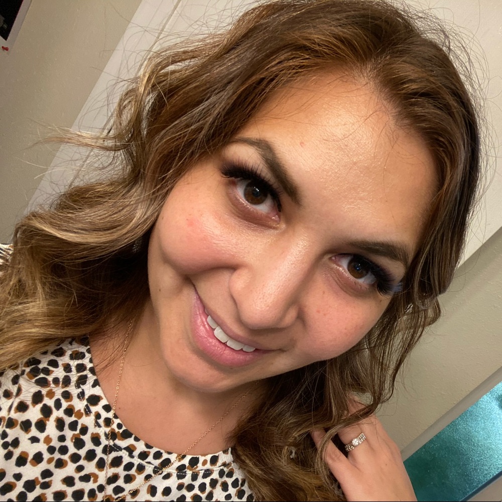 Meet your Posher, Yessenia